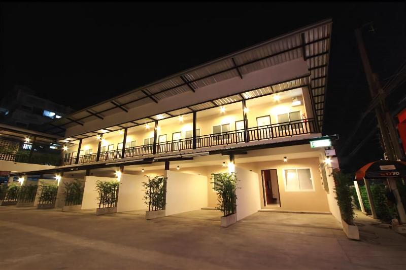 Bearing 26 Hotel - Genel