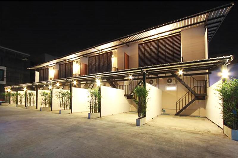 Bearing 26 Hotel - Genel