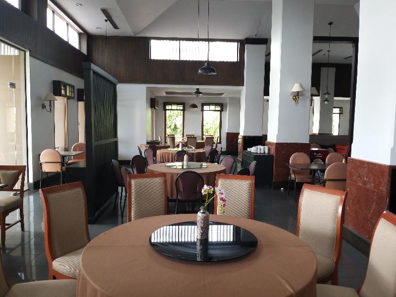 Songphanburi Hotel - Restoran