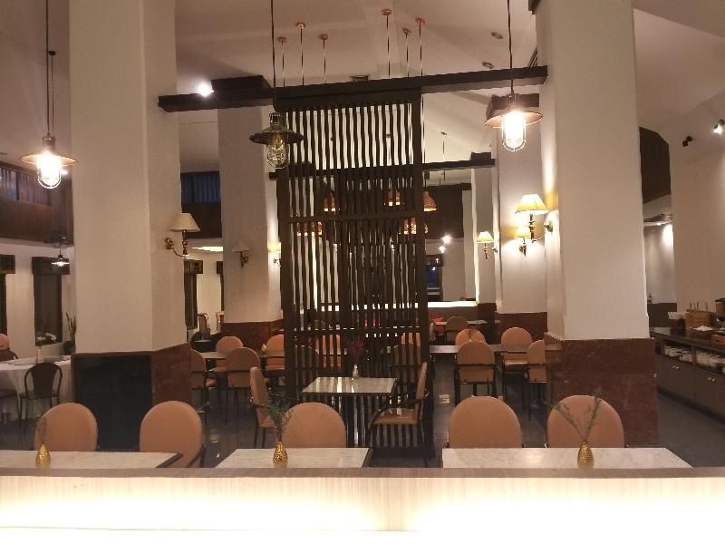 Songphanburi Hotel - Restoran