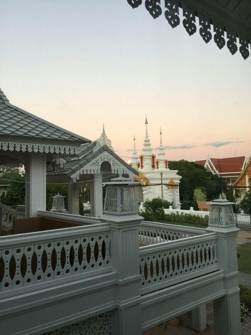 Nirvanan House - Genel