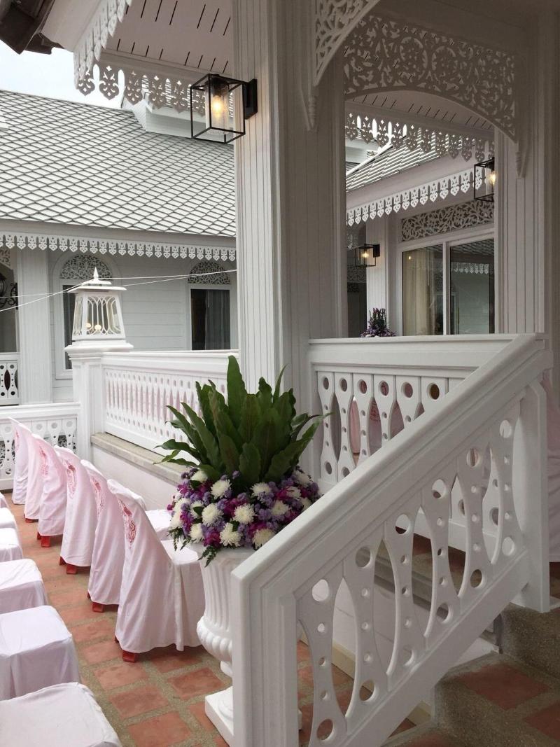 Nirvanan House - Genel
