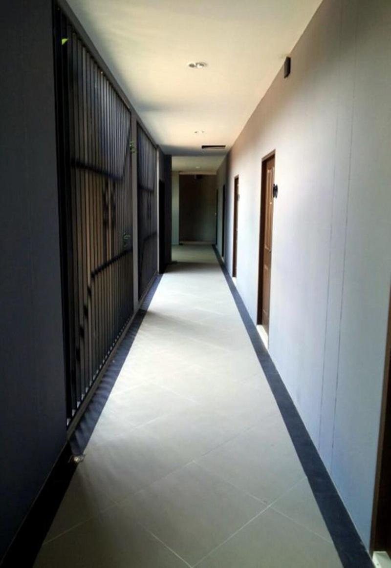 House 945 - Lobi