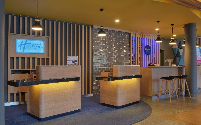 Holiday Inn Express Dortmund - Lobi