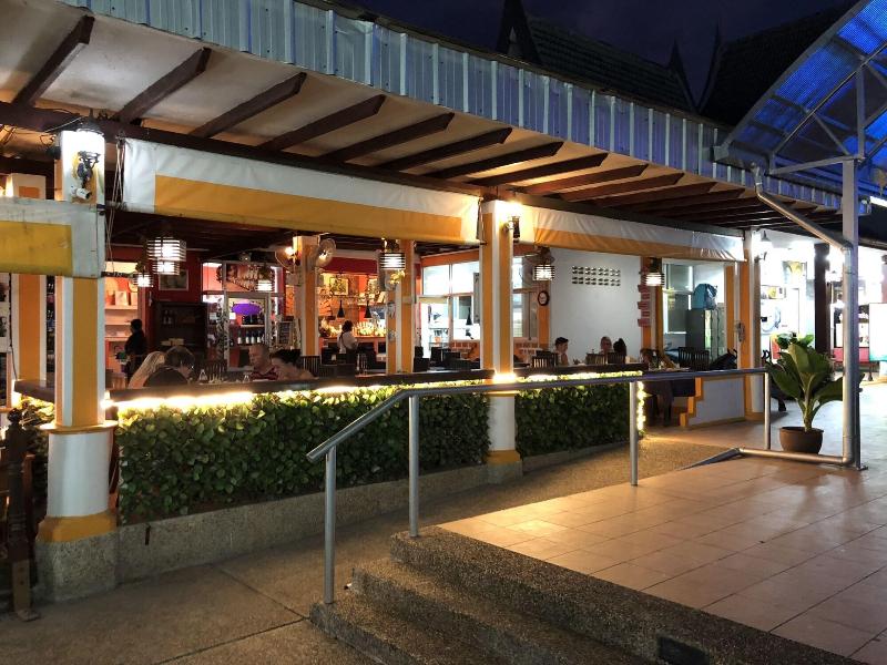 Merlin Plaza Apartments - Restoran