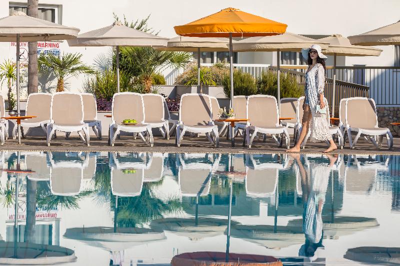 Christabelle Hotel Apartments - Havuz