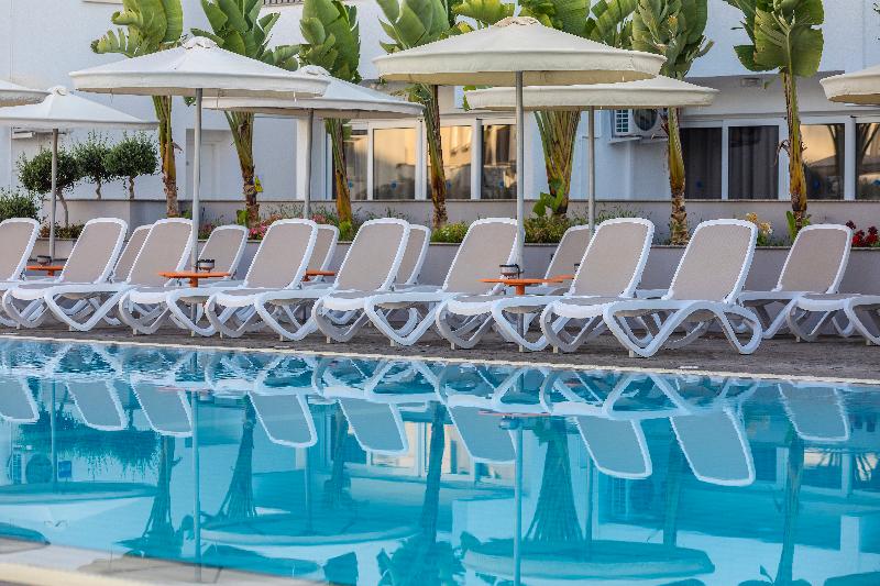 Christabelle Hotel Apartments - Havuz