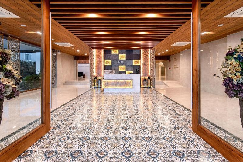 Sann Hotel - Lobi