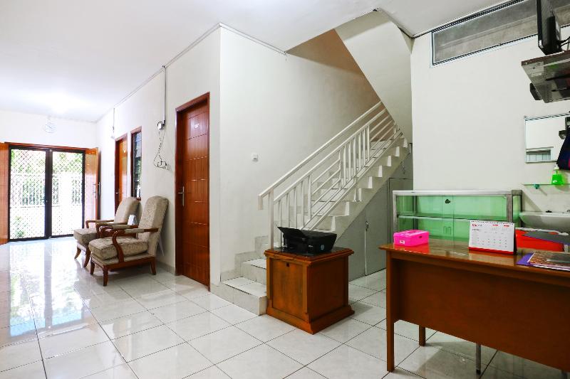 Casa Sidoluhur 17 by ZUZU - Lobi