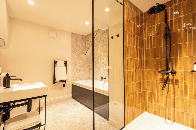 Pine Trees Hotel - Oda