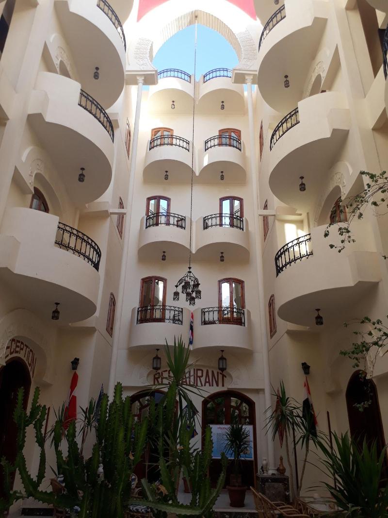 Alhambra Hotel - Genel