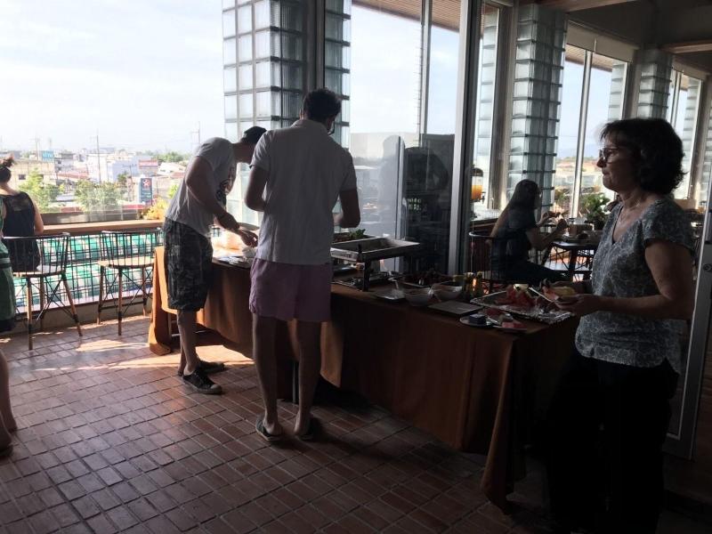 Laekhon Nonbai Hotel - Restoran