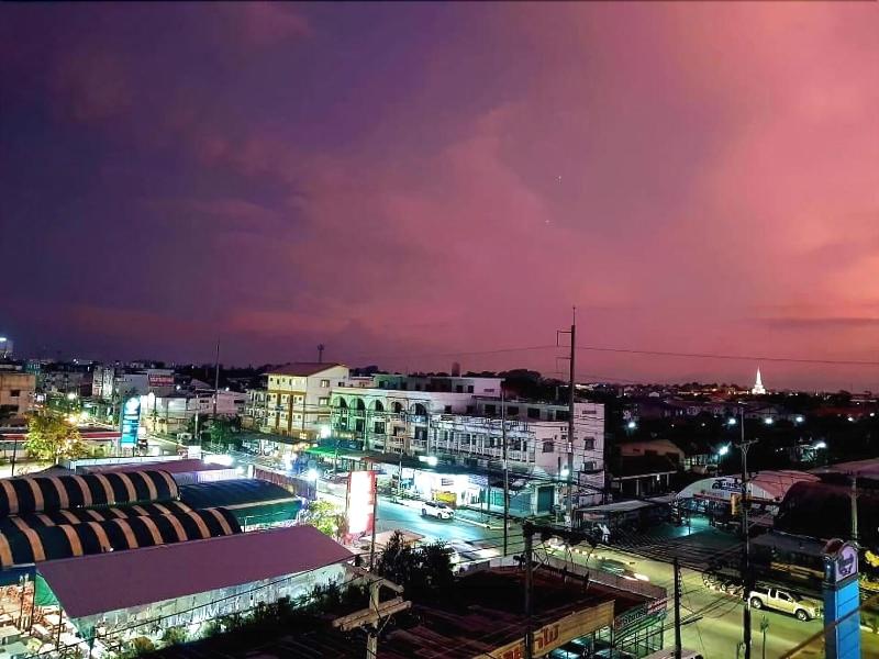 Laekhon Nonbai Hotel - Restoran