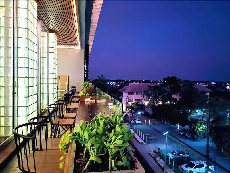 Laekhon Nonbai Hotel - Restoran