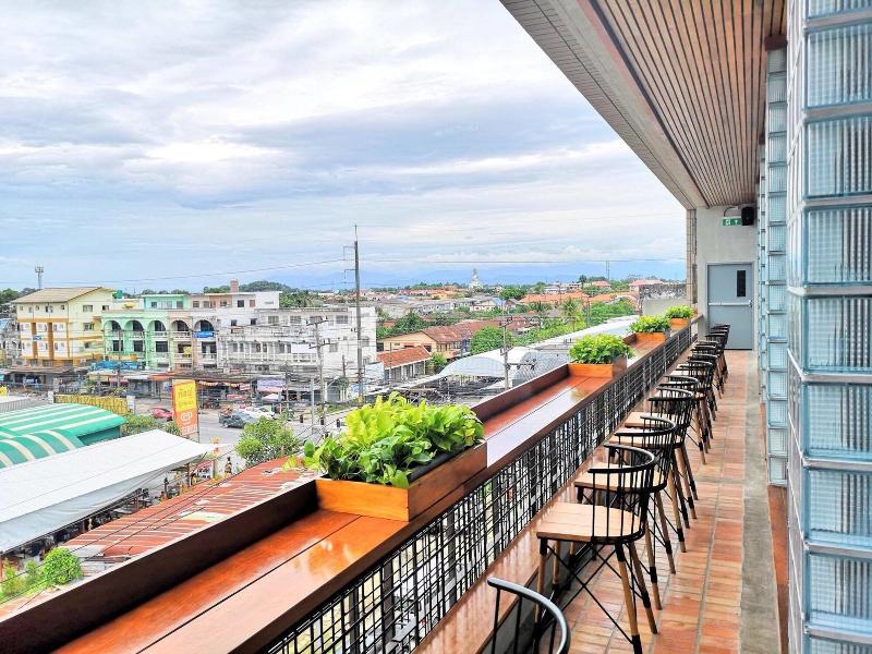 Laekhon Nonbai Hotel - Teras
