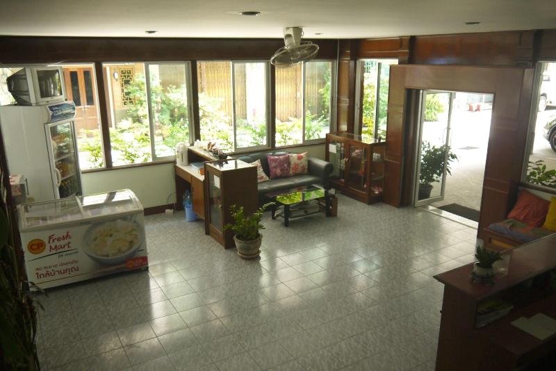 V.House Nakhon - Lobi
