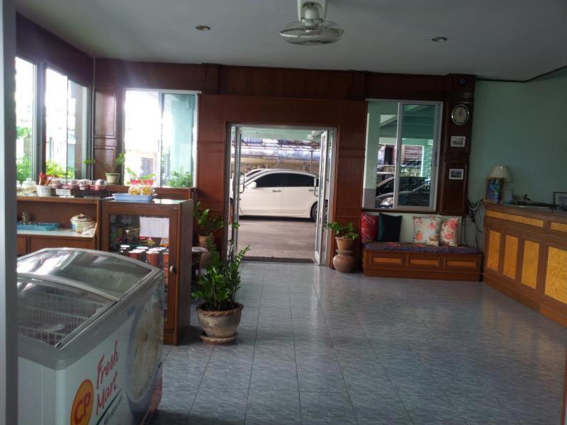 V.House Nakhon - Lobi
