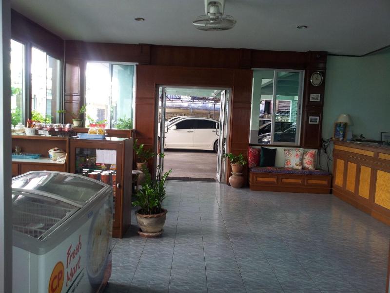 V.House Nakhon - Restoran