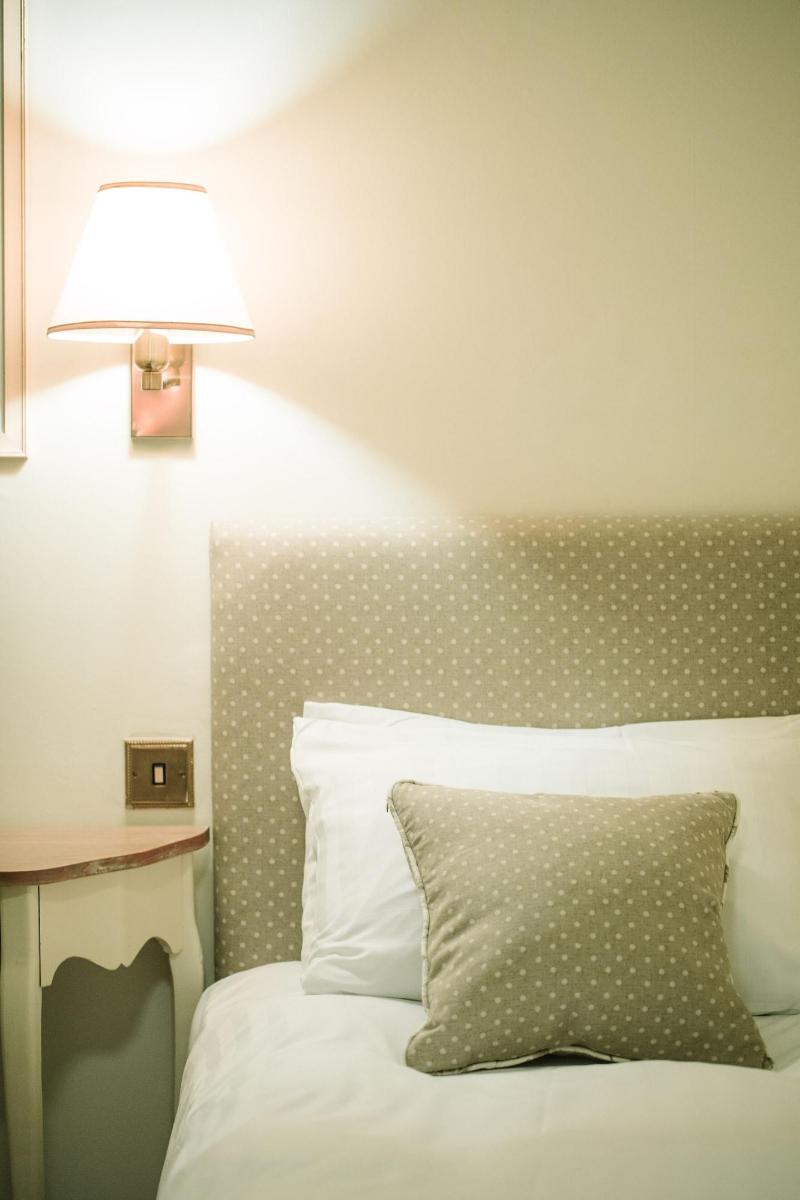 The Old Fourpenny Shop Hotel - Oda