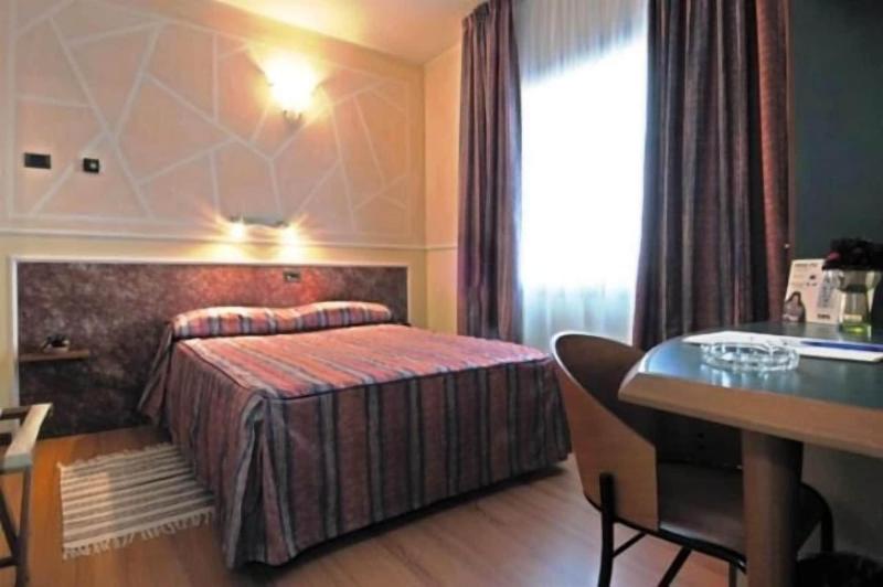 Hotel Alexander - Oda