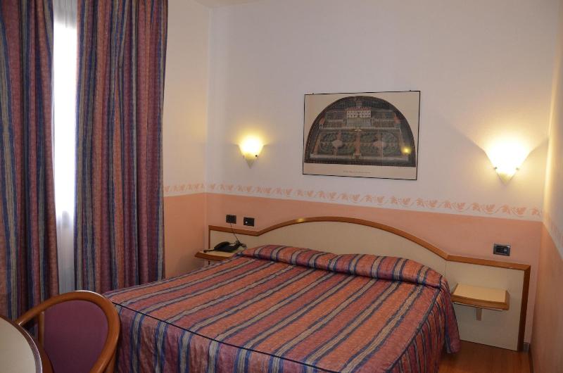 Hotel Alexander - Oda
