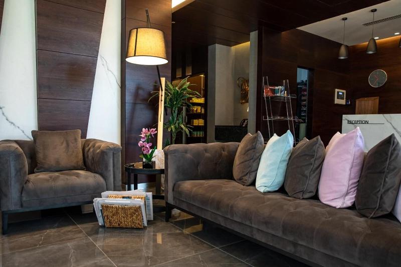 The Compass Hotel - Lobi