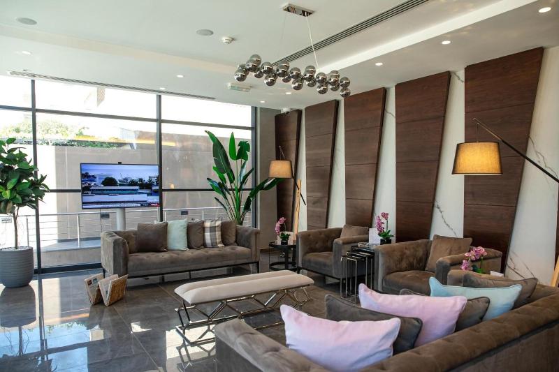 The Compass Hotel - Lobi
