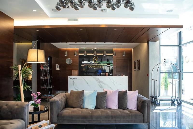 The Compass Hotel - Lobi
