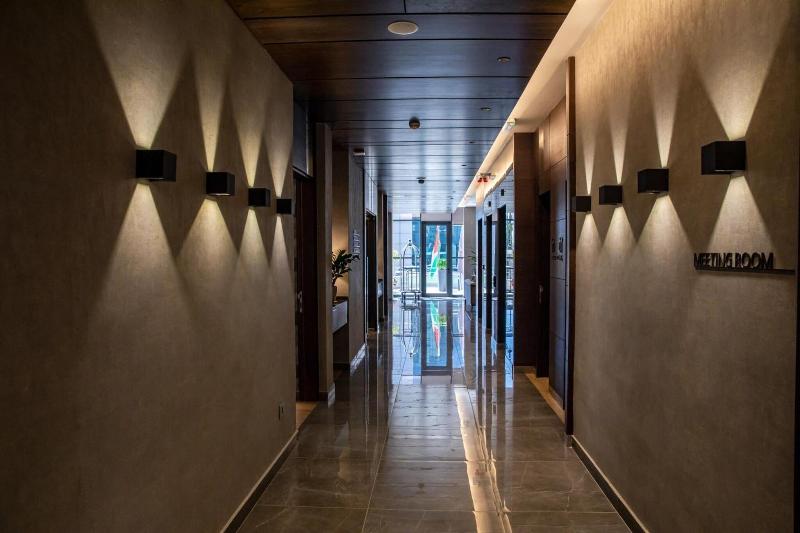 The Compass Hotel - Lobi