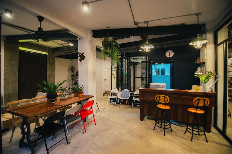 Chernchan Hostel - Lobi