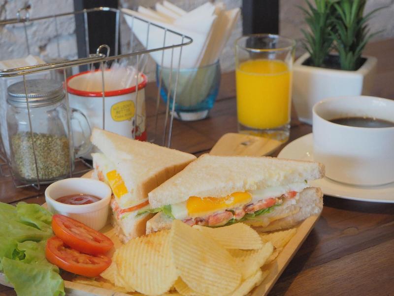 Chernchan Hostel - Restoran