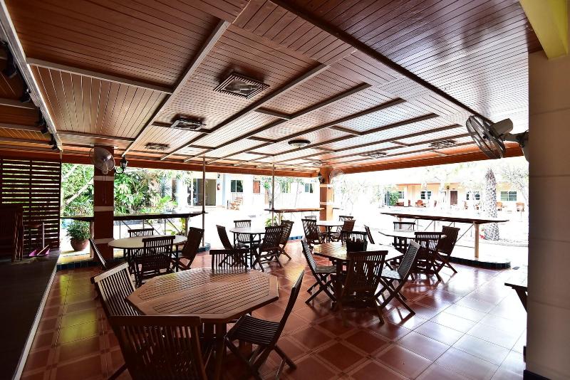 Ampan Resort & Apartment by ZUZU - Restoran