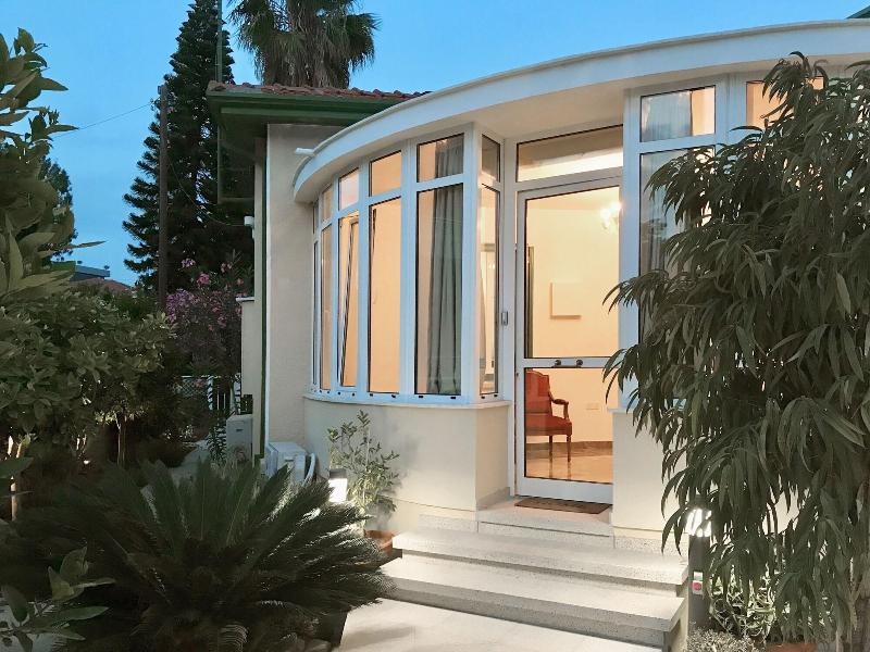 Avgi's Home - Genel