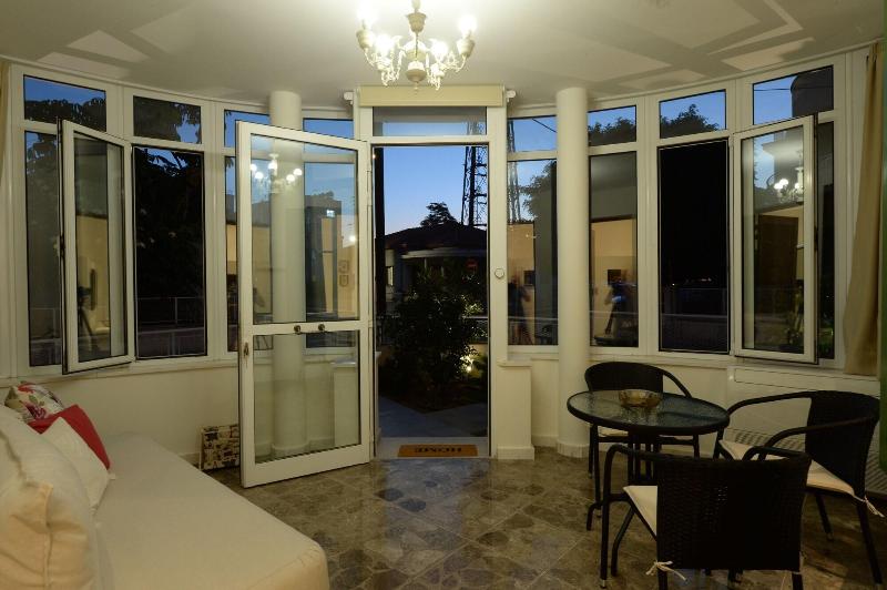 Avgi's Home - Genel