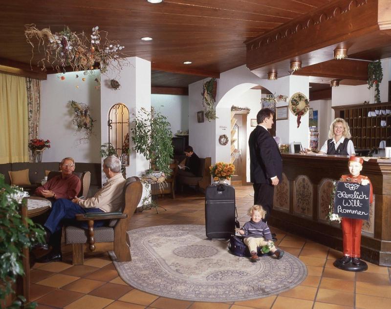 Isar Hotel - Lobi