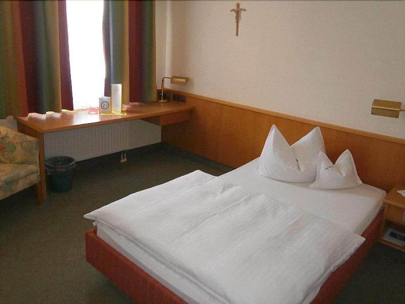 Isar Hotel - Oda