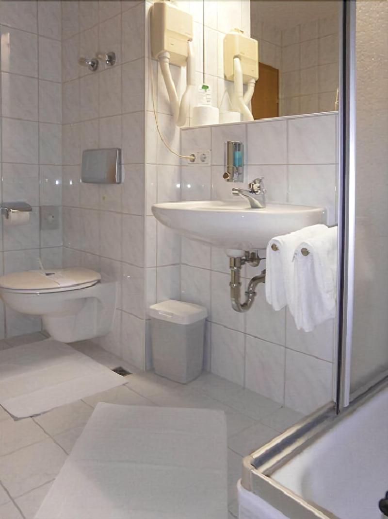 Isar Hotel - Oda