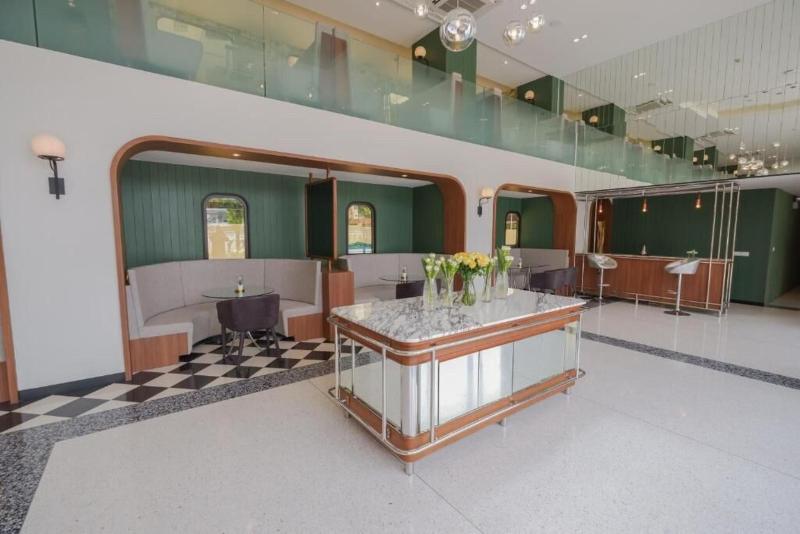 Justice Hotel - Lobi