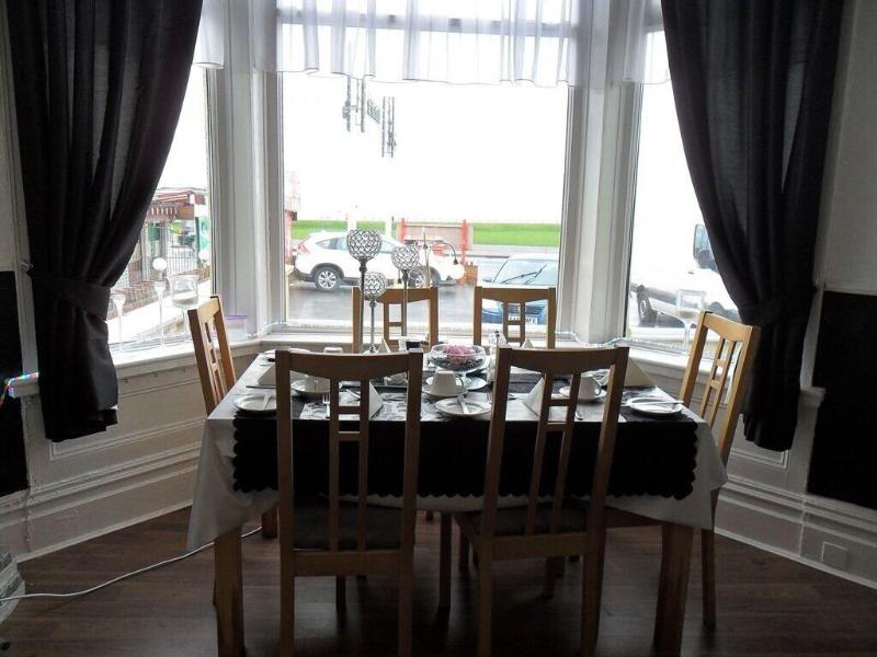 The Beach Hotel And Apartments - Restoran