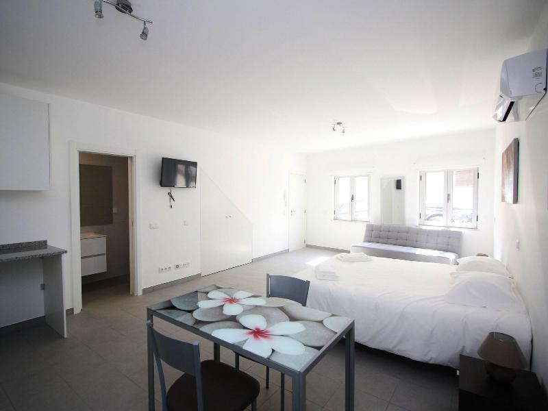 Guest House Lovely Swan - Genel