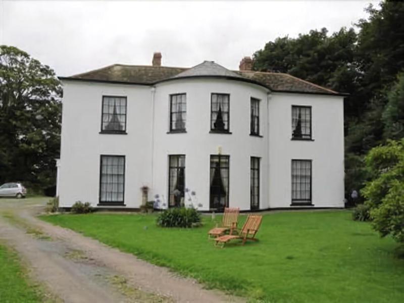 Laston House - Genel