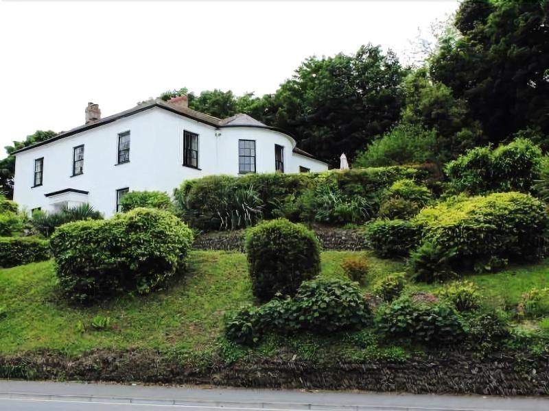 Laston House - Genel