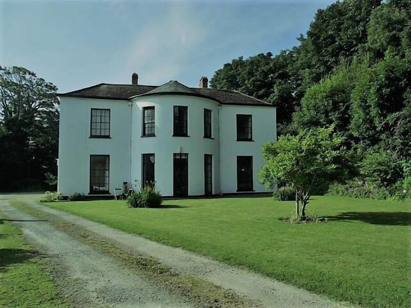 Laston House - Genel