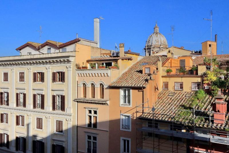 Mama's Home Rome - Genel
