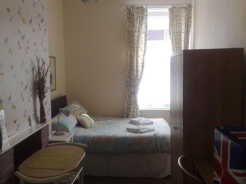 Whitecliff View - Genel