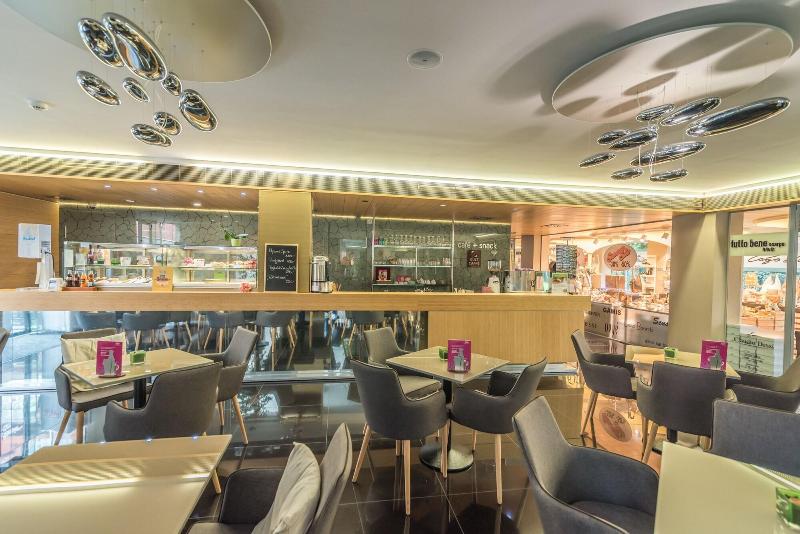 Hotel ZENA beauty & shopping center - Lobi
