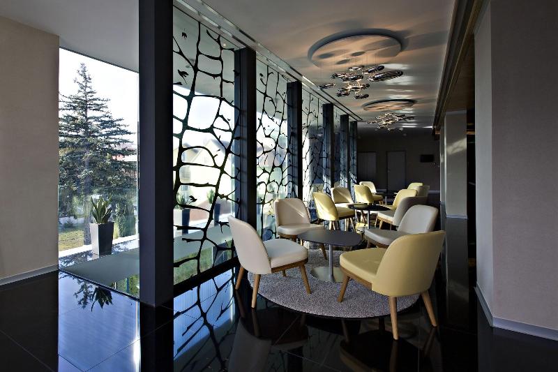 Hotel ZENA beauty & shopping center - Lobi
