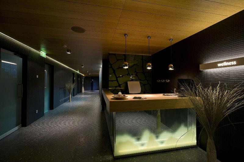 Hotel ZENA beauty & shopping center - Lobi
