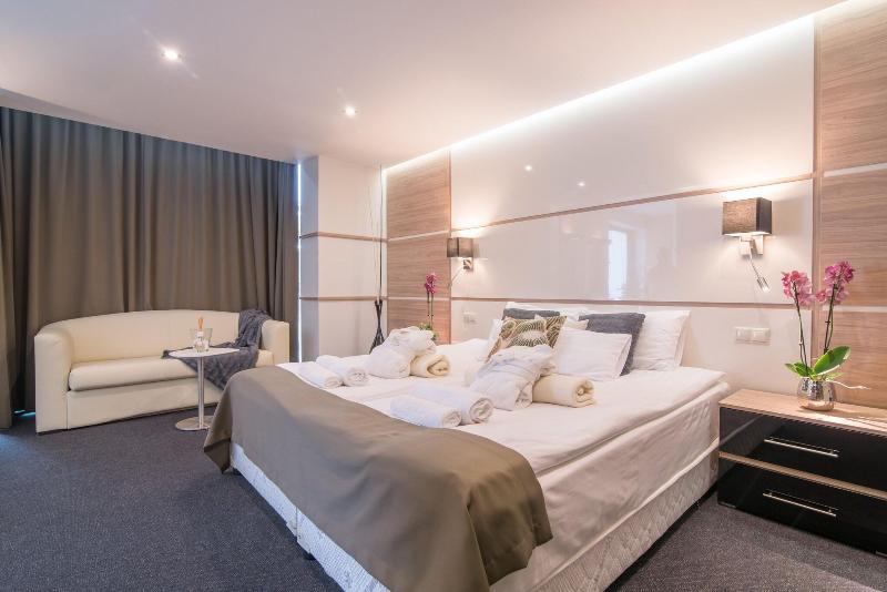 Hotel ZENA beauty & shopping center - Genel