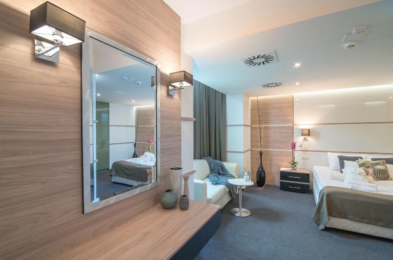 Hotel ZENA beauty & shopping center - Oda